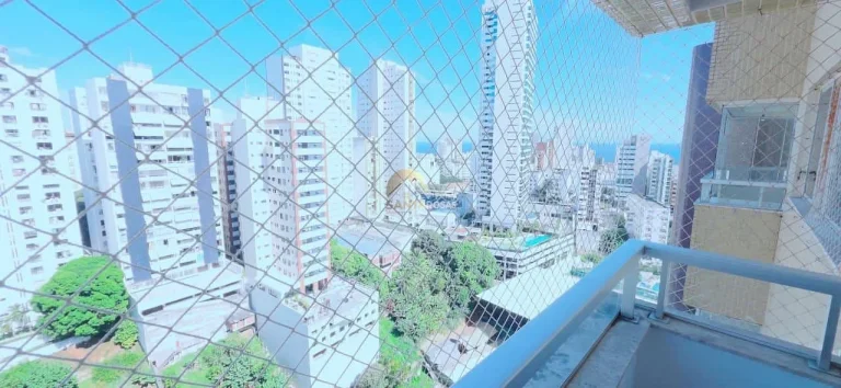 Imagem Apartamento para aluguel na Graça, Salvador/BA. Unidade mobiliada, nascente, em andar alto e com vi