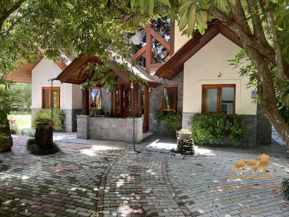 Imagem Linda Casa a venda em condomínio de alto padrão Campos do Jordão-SP
