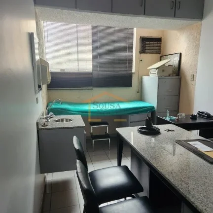 Imagem Sala comercial com 94 mÂ², conta com recepÃ§Ã£o, sala de espera, 1 banheiro e Ã¡rea de serviÃ§o. 
NÃ...