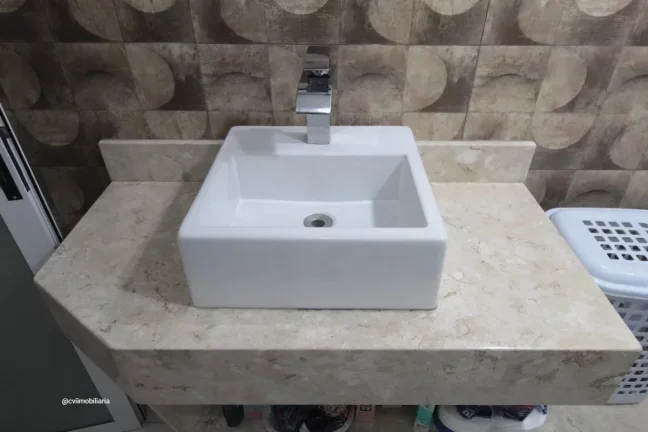 Imagem Esta ampla casa de aproximadamente 180 m² oferece um ambiente acolhedor, funcional e muito bem dist...