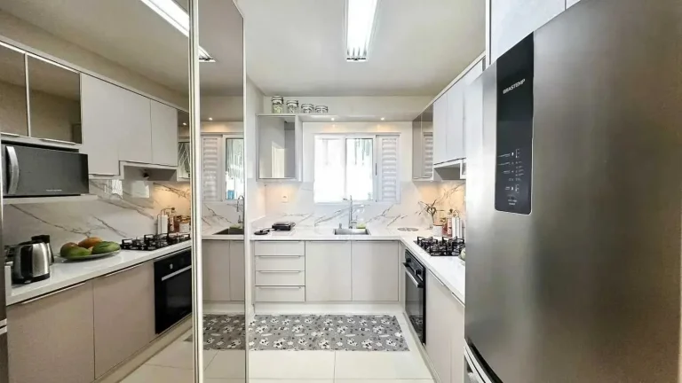 Imagem Apartamento com 4 dormitórios sendo 2 suítes e 2 vagas de garagem no centro de Balneário Camboriú