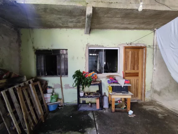 Imagem Sobrado para Venda em São José dos Pinhais, Ipê, 1 dormitório, 2 banheiros, 4 vagas
