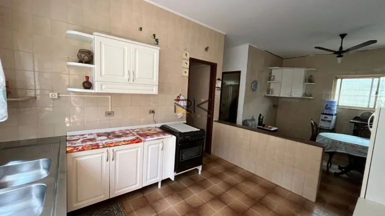 Imagem Casa à venda no bairro do Itaguá com 3 dormitórios,sala de estar e varanda