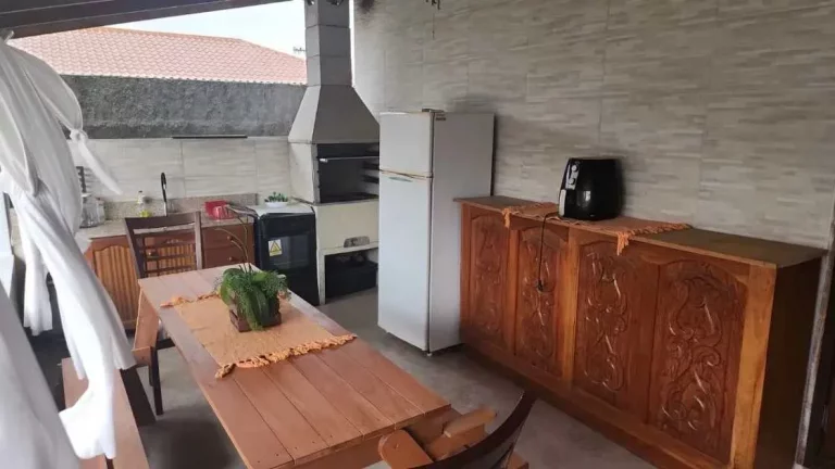 Imagem Casa com 2 dormitórios e 3 vagas de garagem no Centro de Tijucas