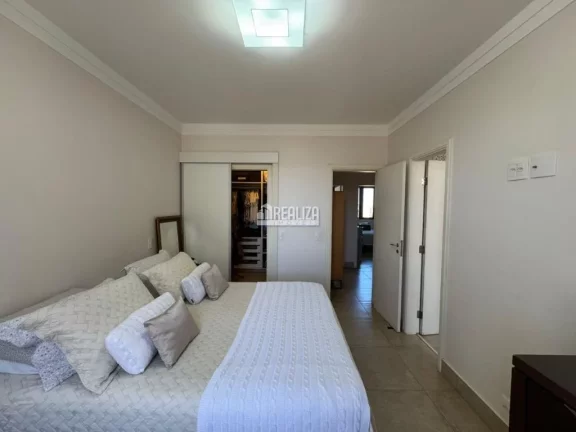 Imagem Apartamento com 4 dormitórios e móveis planejados no Condomínio Edifício Tocantins, Centro de Uberaba