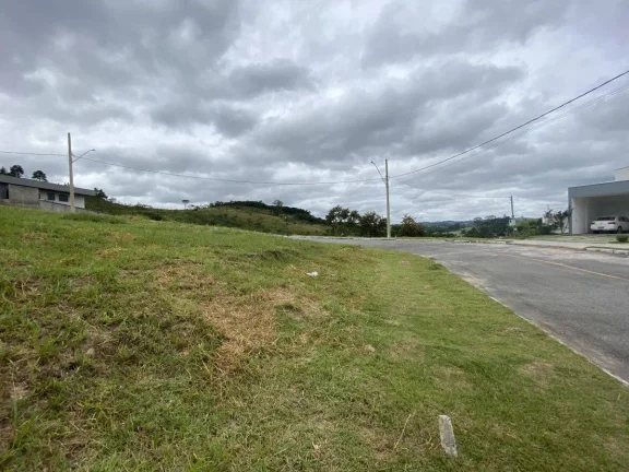 Imagem Lote de esquina 475m2 em Condomínio de Alto Padrão – Segurança e Lazer Completo