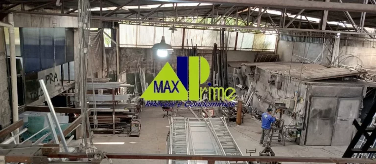 Imagem Galpão Comercial à Venda na Vila Ré, São Paulo-SP: 5 Salas, 4 Banheiros, 8 Vagas de Garagem, 782m² de Área.