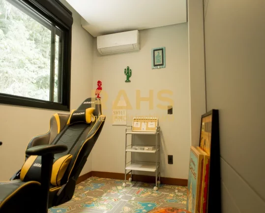 Imagem Residência alto padrão com design moderno, privacidade e exclusividade junto à natureza América,...