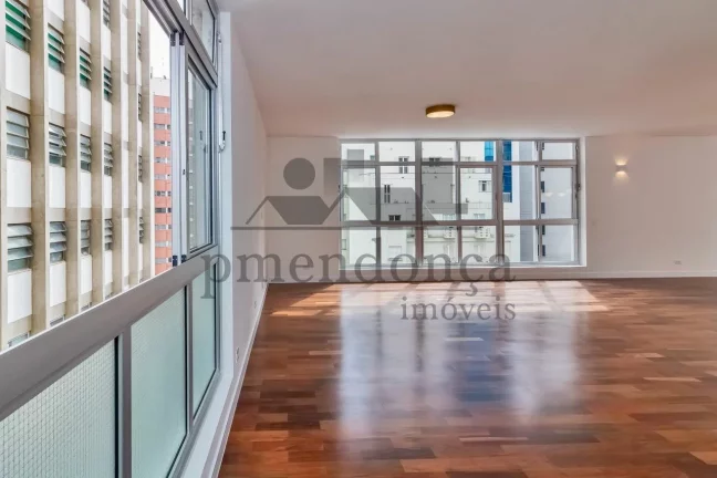 Imagem Apartamento reformado com 267m², 3 suítes e 2 vagas de garagem a venda no Paraíso.