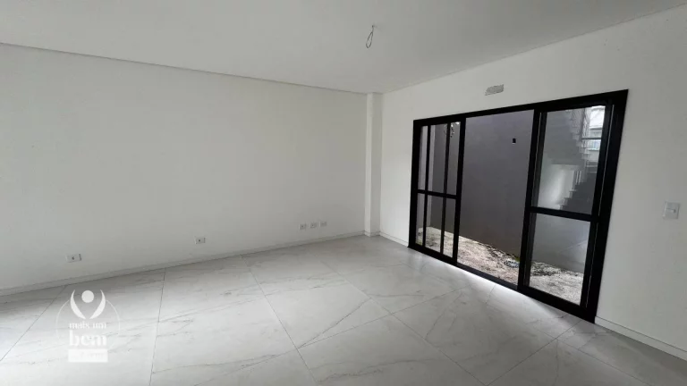 Imagem Sobrado triplex com 160 m², terraço com churrasqueira, 3 quartos (1 suíte), à venda por R$ 1.290.000 - São Lourenço - Curitiba/PR