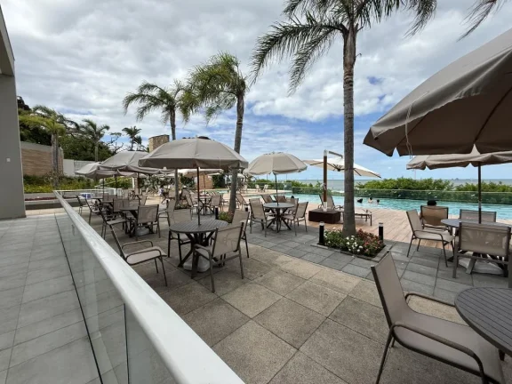 Imagem Seu Frente Mar em Balneário Piçarras, no bairro Itacolomi, com 03 quartos sendo 01 suíte em um resort, com mais de 30 opções de lazer e piscina com borda infinita de frente pro mar.