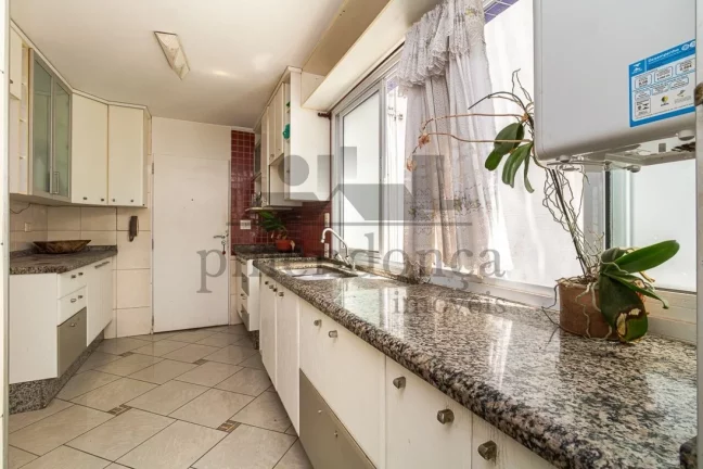 Imagem Apartamento com 94m² no Sumaré próximo ao metrô, 3 quartos e 1 vaga.