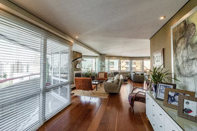 Imagem Magnífico projeto de Ruy Ohtake, um por andar, 210m². No Panamby com vista maravilhosa, espaçoso ...