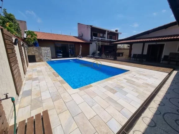 Imagem Casa térrea de alto padrão à venda em Peruíbe, com edícula sendo 2 suítes