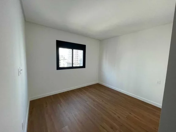 Imagem Apartamento com 3 suítes sendo 1 demi e 3 vagas de garagem no Centro de Balneário Camboriú/SC