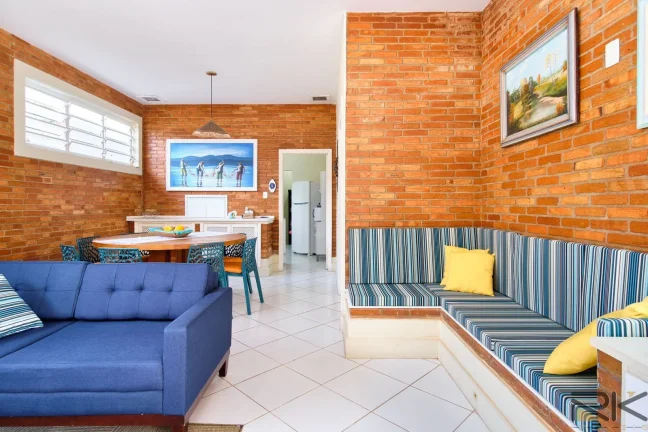 Imagem CASA CENTRO UBATUBA-SP com 3 dormitórios,3 suítes, 1 banheiro social,varanda goumet com churrasqueira,edícula no fundos