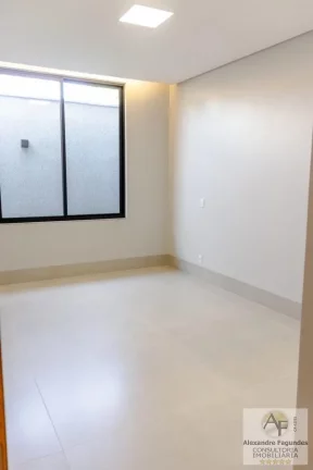 Imagem Casa em Condomínio para Venda em Senador Canedo, Jardins Bolonha, 4 dormitórios, 4 suítes, 5 banheiros, 4 vagas