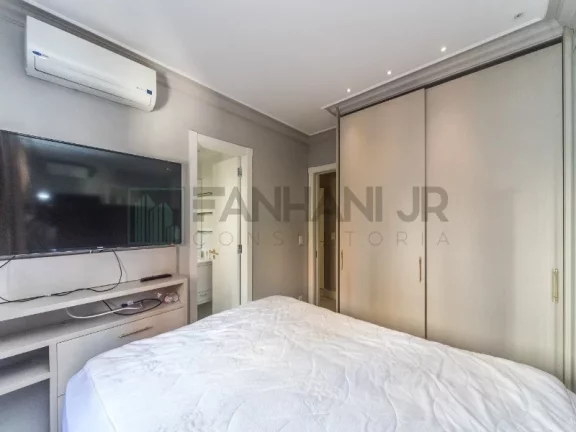 Imagem Vendo excelente apartamento na Rua Diogo Jácome - Vila Nova Conceição. Excelente apartamento com ambientes amplos e ensolarados, acabamento de primei