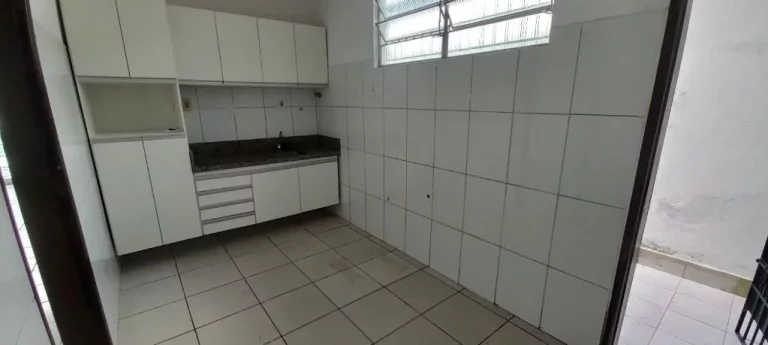Imagem casa com quatro quartos para locacao ou compra no renascença l