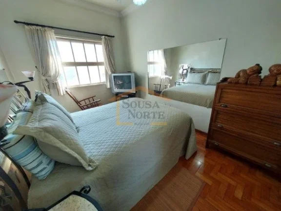 Imagem Apartamento com 3 dormitórios, 1 com sacada, contando com mais 1 dormitório de serviço.
Banheiro ...