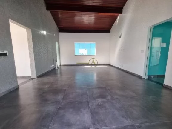 Imagem Casa térrea, alto padrão, de esquina e apenas 150 metros da praia, à venda