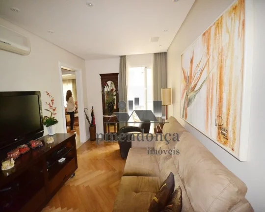 Imagem Apartamento estilo casa suspensa com muito charme e bom gostos, estilo Neo classico, novo de pouco u...