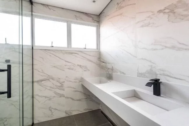 Imagem Vende-se casa reformada com 405 metros quadrados e 4 suítes no Alto de Pinheiros Casa com 405m² de...