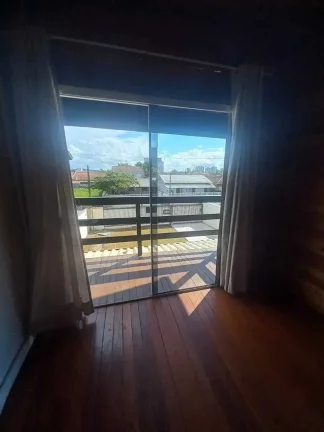 Imagem Casa com 3 dormitórios sendo 1 suíte e 2 vagas de garagem em Penha/SC