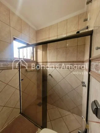 Imagem Lindo e espaçoso sobrado com uma área construída de 288 m². Esse imóvel possui todos os espaço...