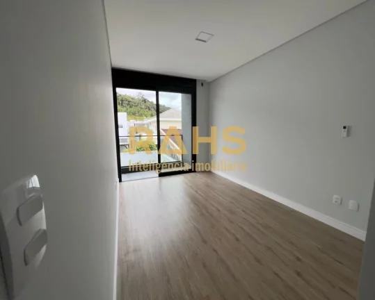 Imagem Lindo geminado de alto padrão no Condomínio Santos Dumont Este imóvel é para você, que busca um...