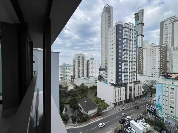 Imagem Apartamento com 4 suítes, closet e 3 vagas de garagem em Balneário Camboriú