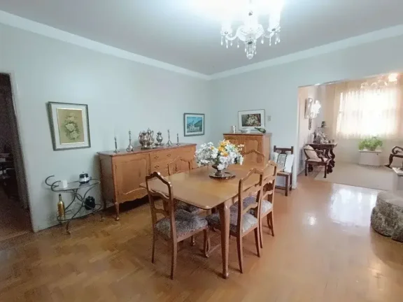 Imagem Casa ampla com 3 quartos, suíte com banheira e terraço no Centro – 2 vagas de garagem