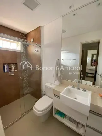 Imagem Linda casa em condomínio, situada próxima ao Parque Ecológico. O imóvel conta com três dormitó...