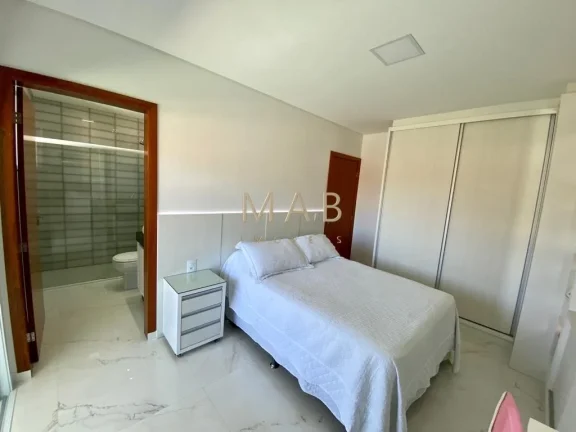 Imagem Casa de alto padrão com 300 m² privativos, localizada em condomínio na Ilha do Francês, entre as praias dos Ingleses e Moçambique, a aproximadamente 6