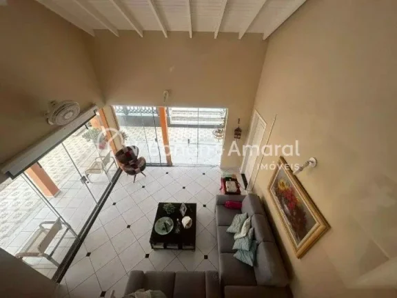 Imagem Casa com 3 dormitórios sendo 1 suíte, closet e varanda com linda vista, sala de jantar, estar e TV...