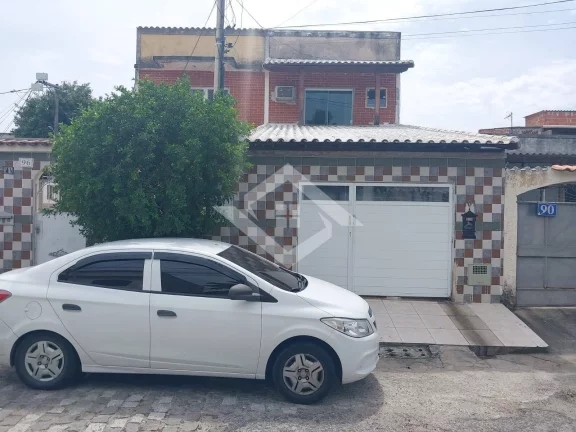 Imagem Casa triplex com duas suítes e terraço, Tingui, Campo Grande