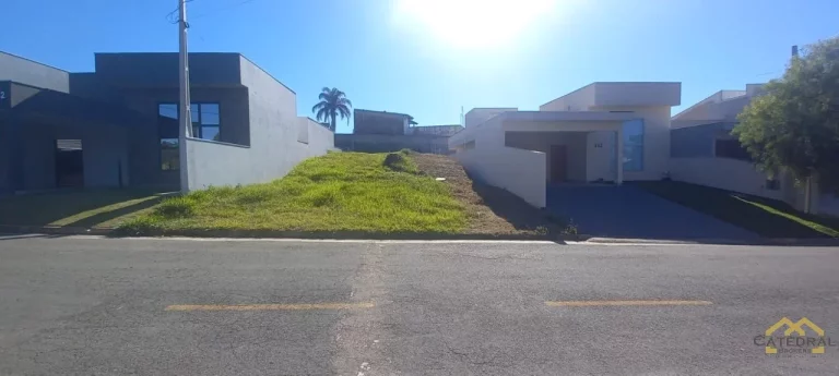 Imagem Terreno no condomínio Chacur à venda em Várzea Paulista - SP