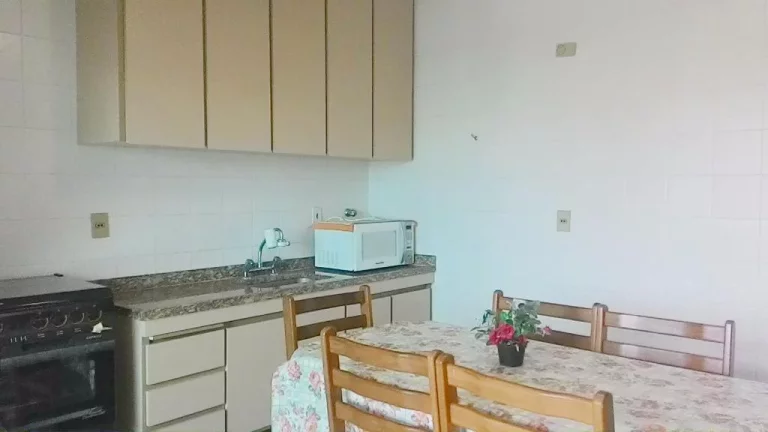 Imagem Praia de Pitangueiras - Local nobre - Ótimo lazer - Alto padrão - 2 vagas - Ampla varanda - 135 m² de área útil.