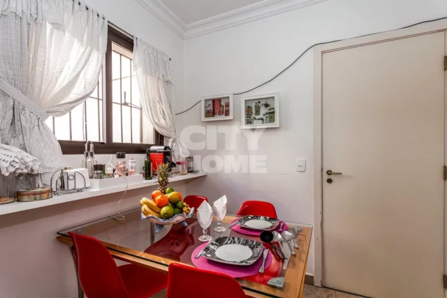 Imagem Apartamento no Campo Belo, com 178m², três dormitórios, sendo três suítes, ampla sala para trê...