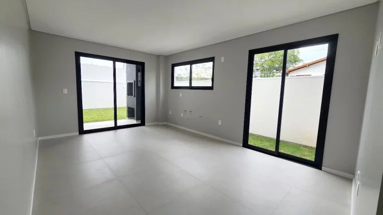 Imagem Casa / Sobrado para Venda em Florianópolis / SC no bairro Ingleses do Rio Vermelho