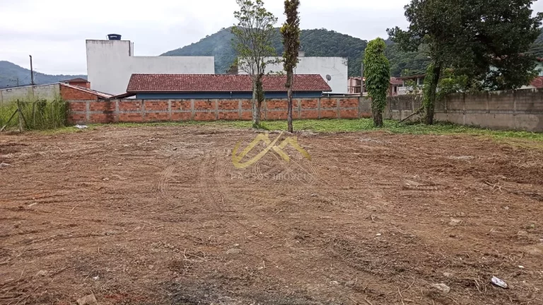 Imagem EXCELENTE ÁREA EM BAIRRO COM MUITOS COMÉRCIOS PARA CONSTRUIR, MURADO E ATERRADO...