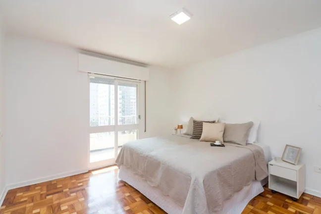 Imagem Apartamento 125M², 3Q, 2 Banheiros, 1 Vaga, Sacada, Armários.