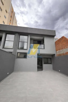 Imagem Sobrado moderno com 3 suítes, 4 vagas e quintal para lazer exclusivo