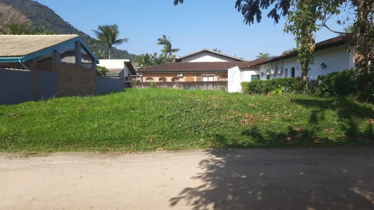 Imagem Terreno em Condomínio na Praia do Lázaro Pedra Verde próximo à praia