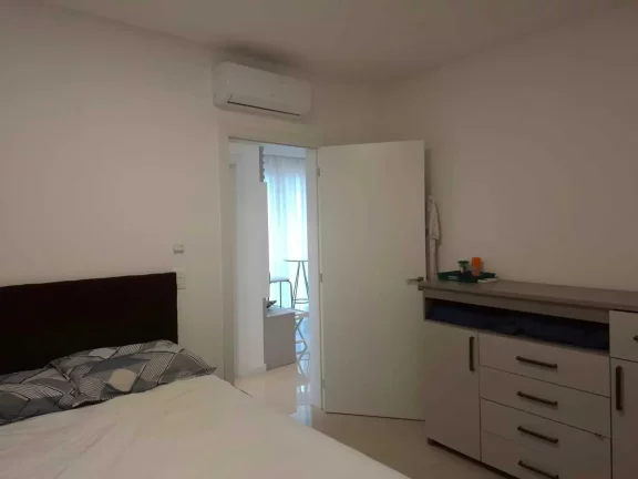 Imagem Apartamento com 2 dormitórios sendo 1 suíte e 1 vaga de garagem em Balneário Camboriú/SC
