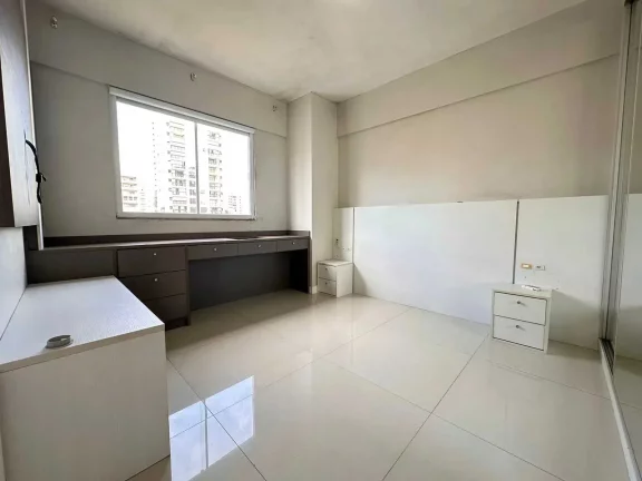 Imagem Apartamento com 3 dormitórios sendo 1 suíte e 1 vaga de garagem na Meia Praia, Itapema/SC