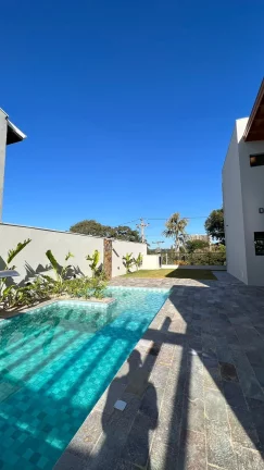 Imagem Imóvel luxuoso localizado em um condomínio com segurança 24 horas. Localização privilegiada em Rifaina-SP