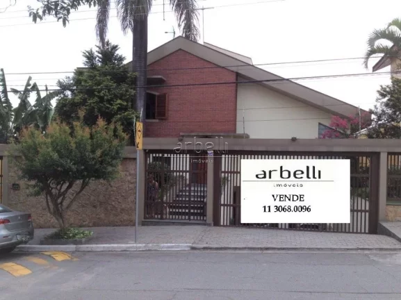 Sobrado com 383 metros quadrados de área útil, com 3 dormitórios sendo 3 suítes, 1 suíte com cl...