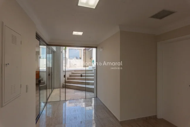 Imagem Excelente cobertura no Edifício Guilhermina, ideal para quem busca espaço, conforto e privacidade....