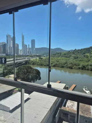 Imagem Apartamento mobiliado com 1 dormitório e 1 vaga de garagem no bairro Vila Real em Balneário Camboriú